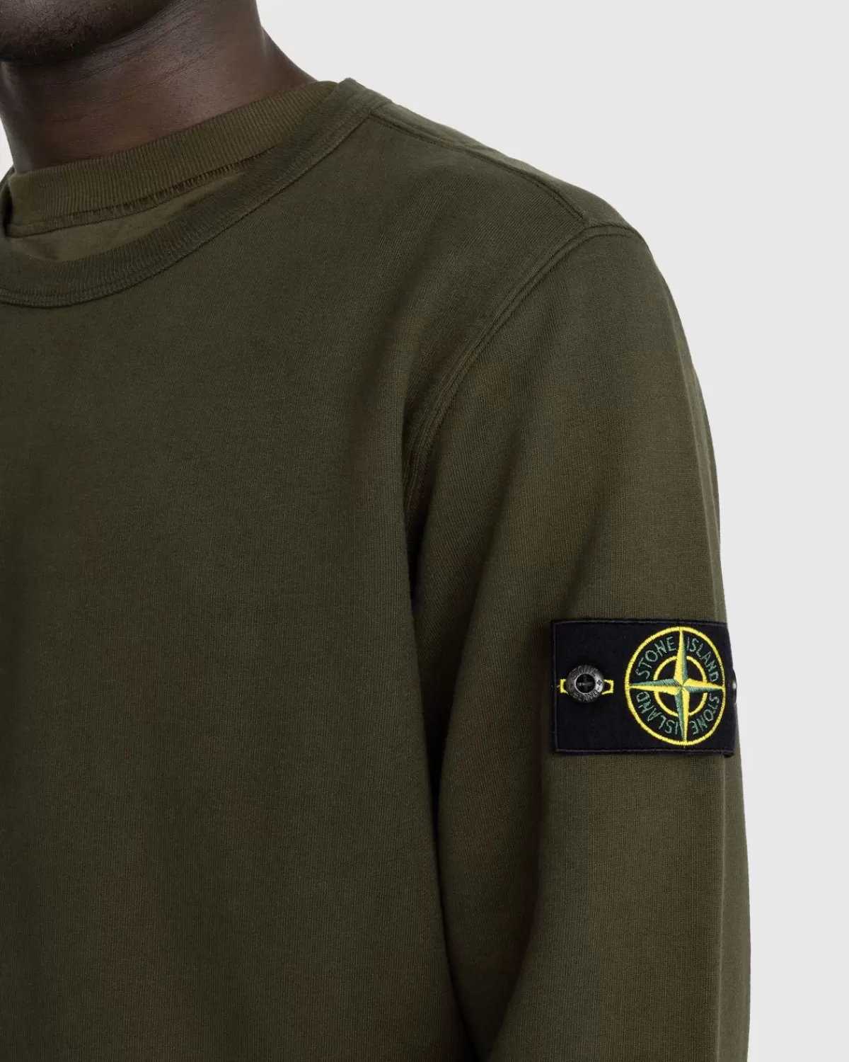 Gebreide Kleding^Stone Island Kledinggeverfde, Geborstelde Fleece Met Ronde Hals, Olijfgroen