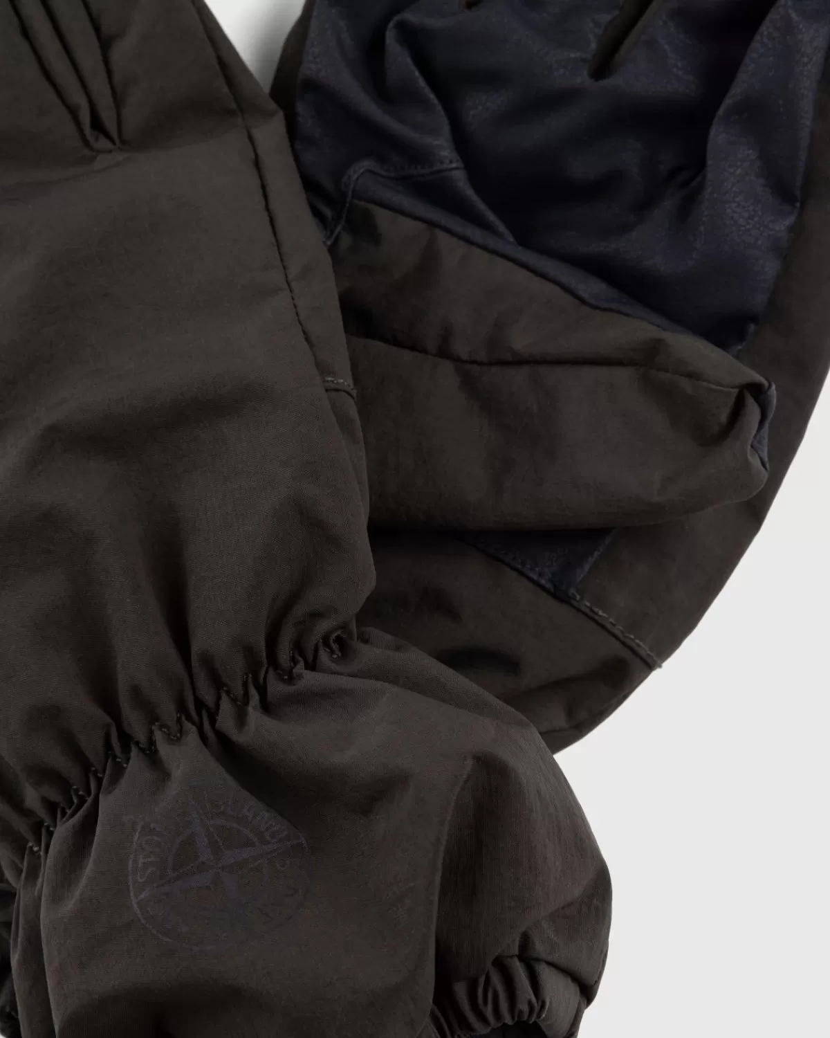 stone_island_nylon_metaal_handschoenen_olijf_2.webp Stone Island Nylon Metaal Handschoenen Olijf Hot
