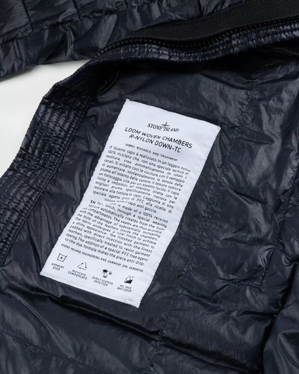 stone_island_opvouwbaar_donsjack_van_gerecycled_nylon_marineblauw_6.webp Bovenkleding^Stone Island Opvouwbaar Donsjack Van Gerecycled Nylon, Marineblauw
