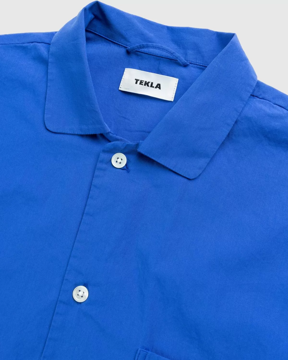 tekla_katoenen_popeline_pyjamaoverhemd_koningsblauw_6.webp Loungekleding^Tekla Katoenen Popeline Pyjamaoverhemd Koningsblauw