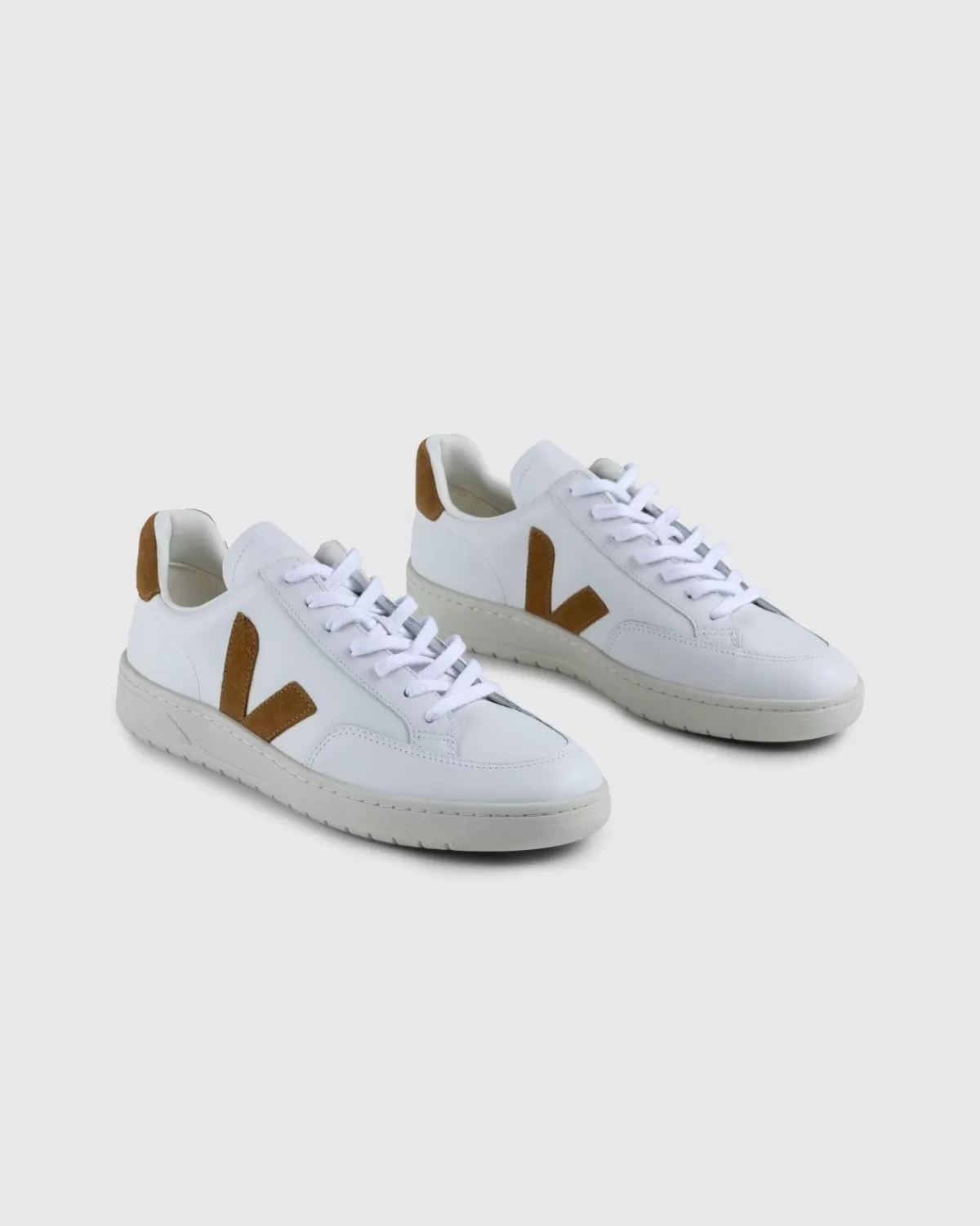 veja_v12_witkameel_1.webp VEJA V-12 Wit/Kameel Flash Sale
