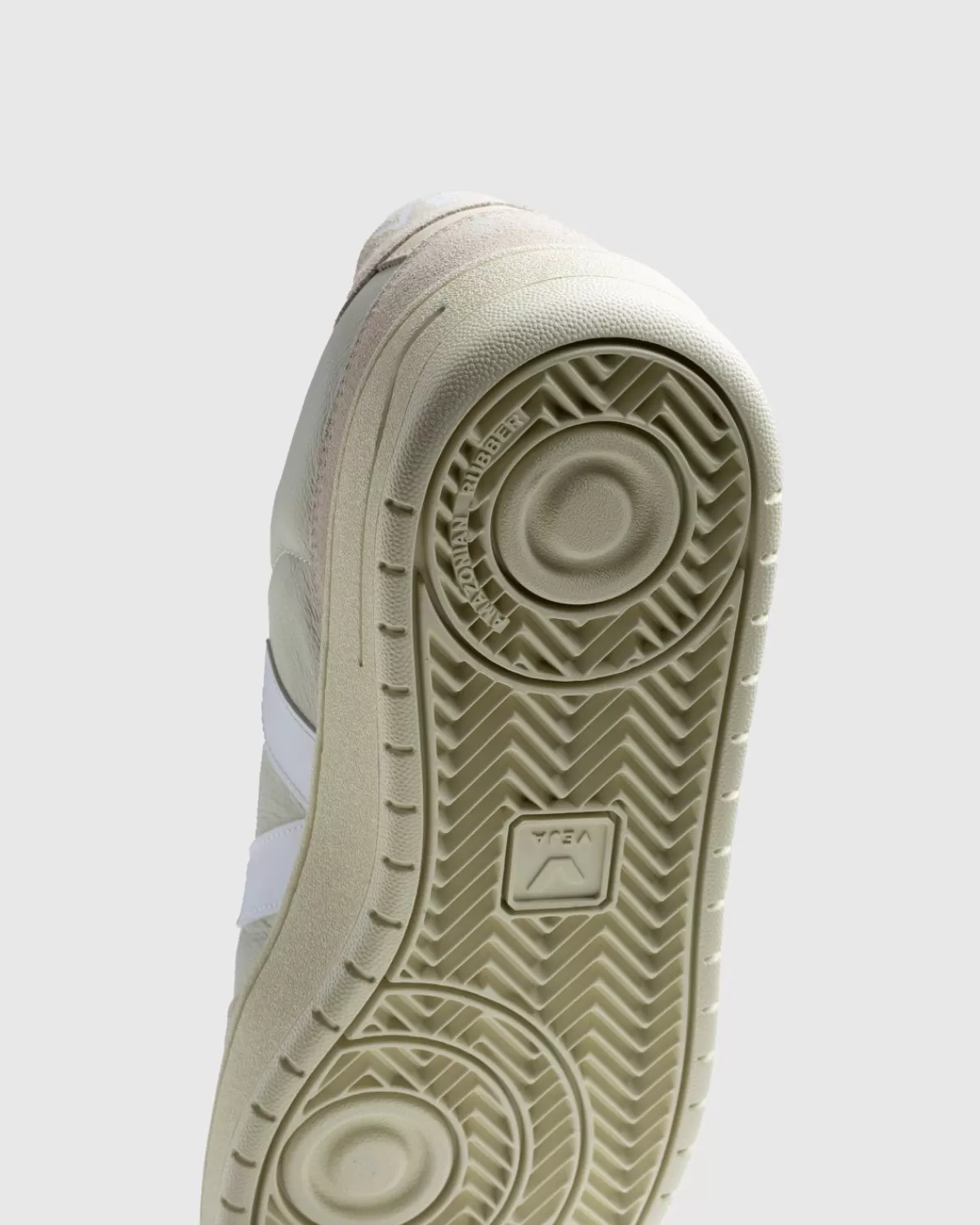 veja_v90_pierre_white_5.webp VEJA V-90 Pierre White Flash Sale