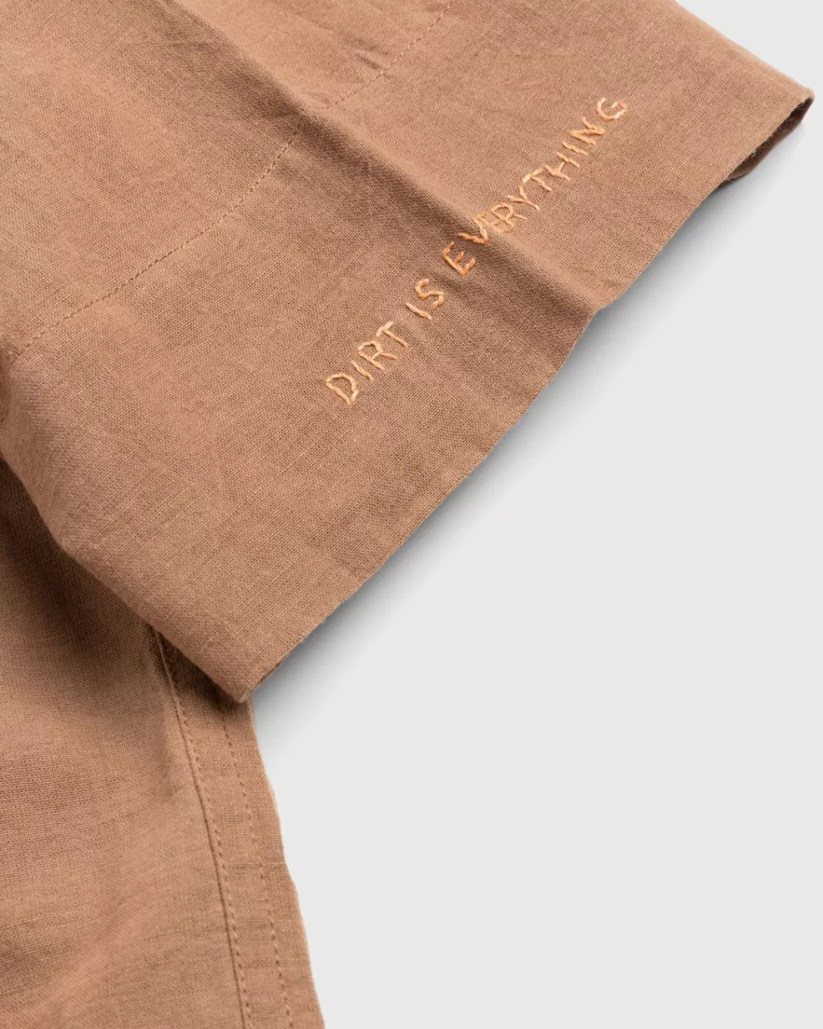 verhaal_mfg_groeten_shirt_bruine_grond_hugger_1.webp Overhemden^Story mfg. Verhaal Mfg. Groeten Shirt Bruine Grond Hugger