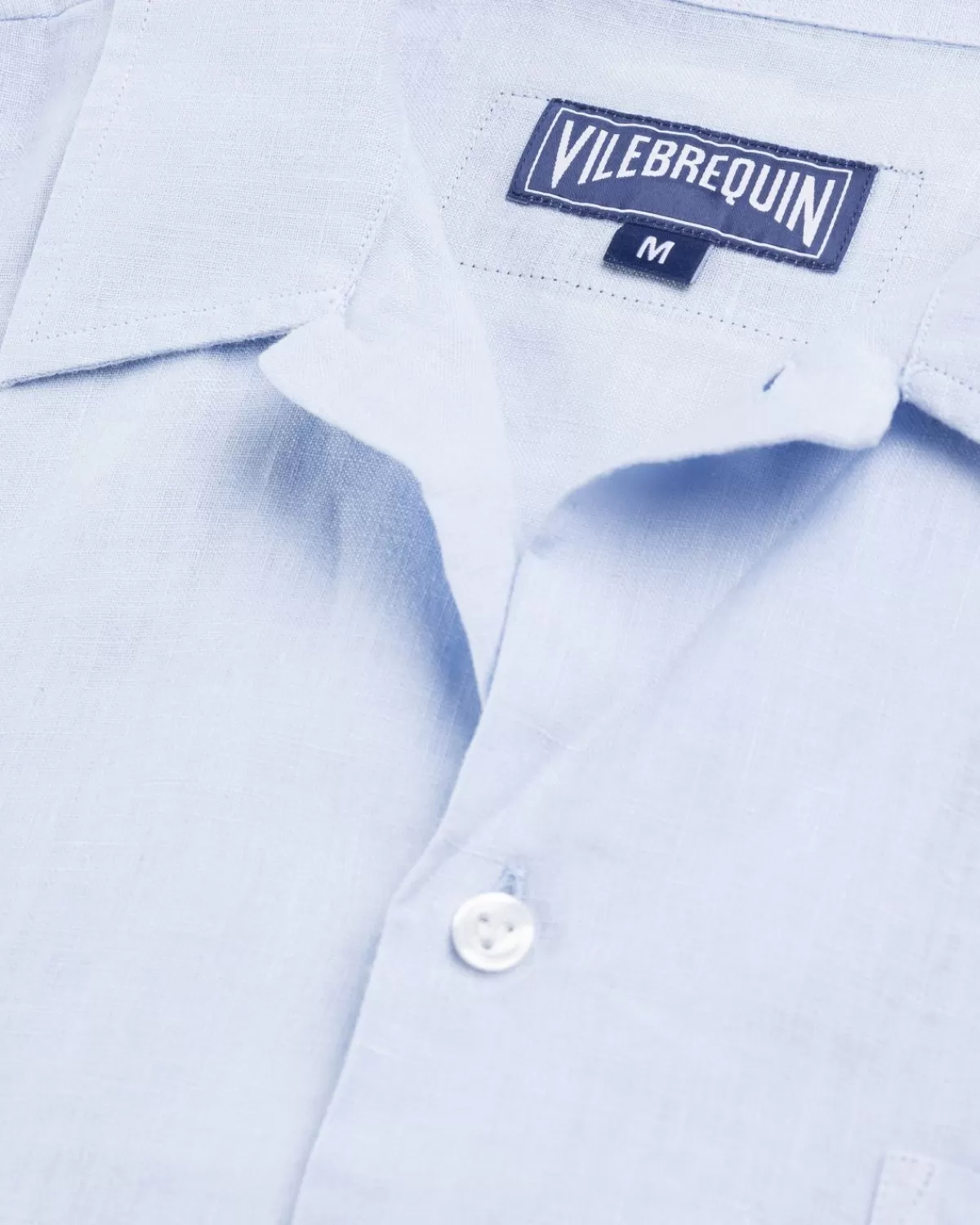 vilebrequin_x_highsnobiety_effen_bowlingshirt_chambray_2.webp Overhemden^Vilebrequin X Highsnobiety Effen Bowlingshirt Chambray
