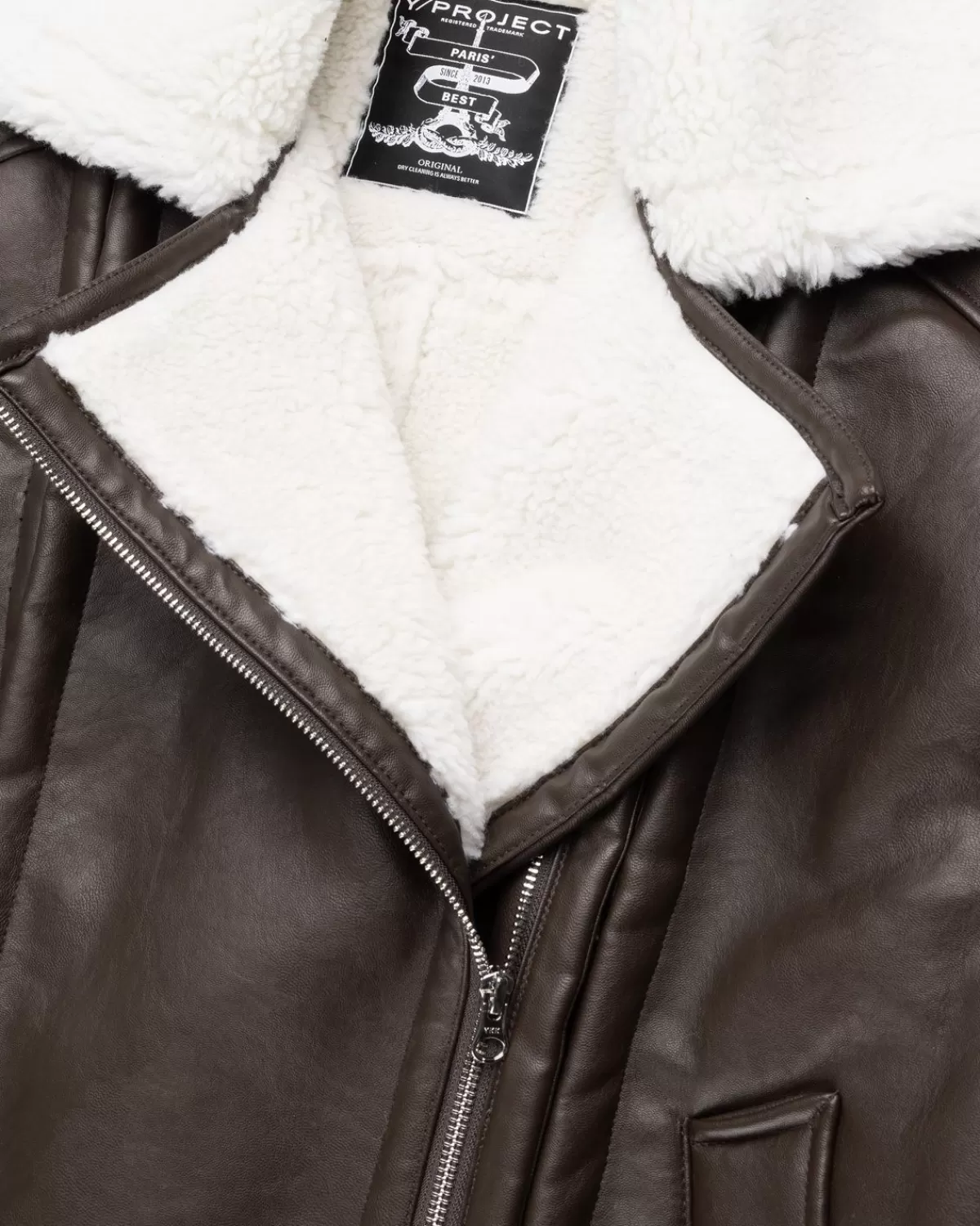 yproject_jack_met_haak_en_oogschaarschap_donkerbruingebroken_wit_6.webp Bovenkleding^Y/Project Jack Met Haak- En Oogschaarschap, Donkerbruin/Gebroken Wit